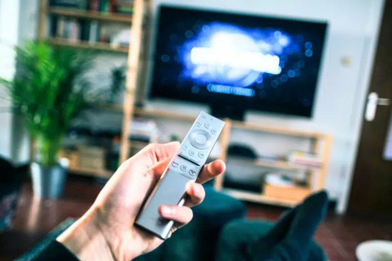 IPTV vs CABLE Comparison of IPTV and traditional cable services in Canada